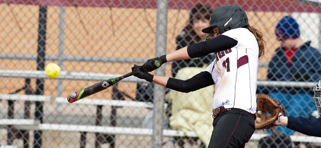 Late Rally Gives Maroons Split With CWRU