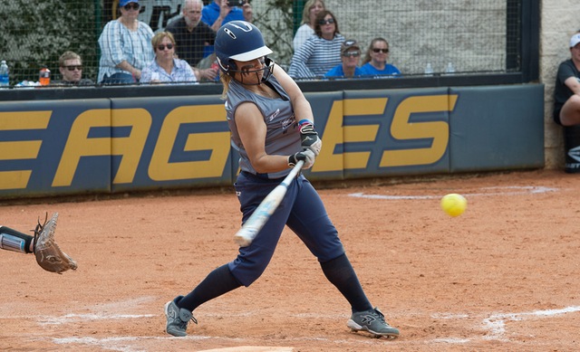 Emory Softball Clinches UAA Title With Doubleheader Sweep Versus NYU