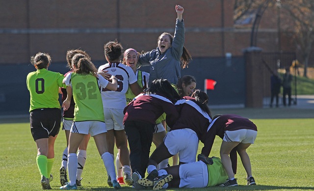 Early Goal Sends Chicago Women’s Soccer Past TCNJ, 1-0, in NCAA Semifinal